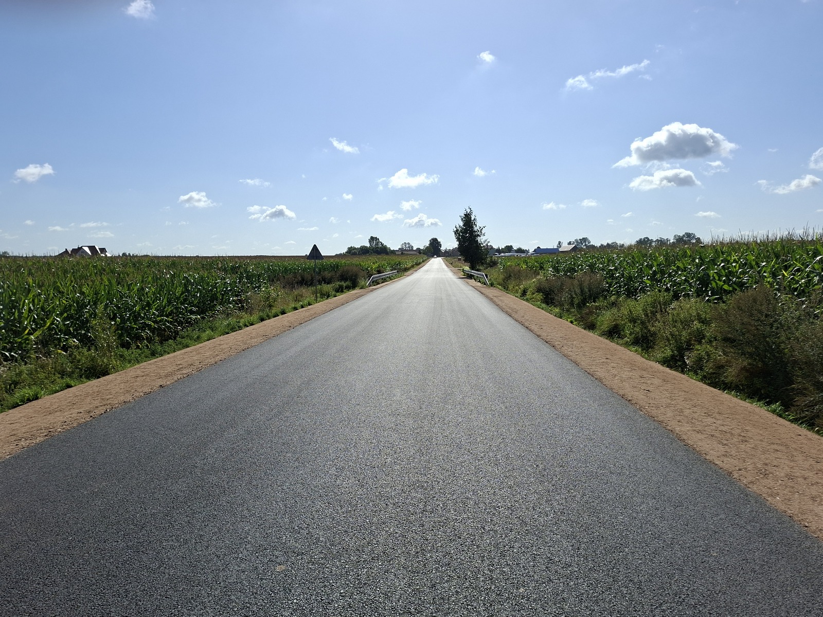 Przebudowa ulicy Chmielnej w Bielsku Podlaskim od skrzyżowania z ulicą Batorego do skrzyżowania z ulicą Rumiankową.